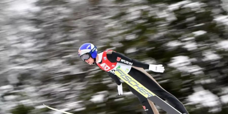 Kombinierer Vinzenz Geiger beim Skispringen. Foto: Barbara Gindl/APA/dpa