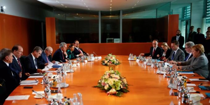 Merkel (r.) trifft Spitzen internationaler Organisationen