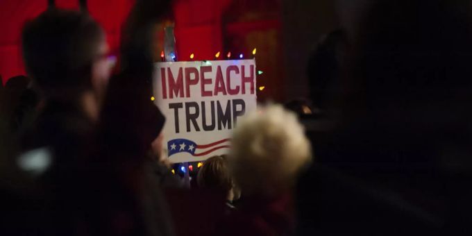 Donald Trump sieht sich einem Impeachment-Verfahren gegenüber. trump