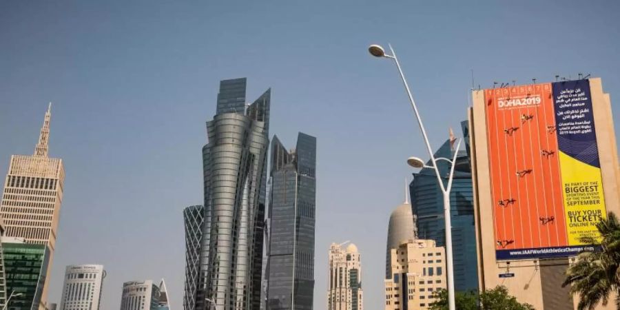 Die Wüsten-WM ist angesichts des Standortes umstritten: Werbung für die Titelkämpfe in Doha. Foto: Michael Kappeler