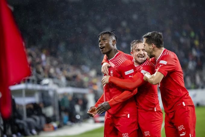 Breel Embolo, Xherdan Shaqiri und Remo Freuler werden für die Schweizer Nati an der WM 2022 dabei sein. Schweizer Nati WM 2022
