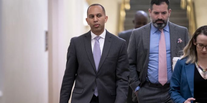 Hakeem Jeffries bewirbt sich um den Posten von Nancy Pelosi Hakeem Jeffries Nancy Pelosi