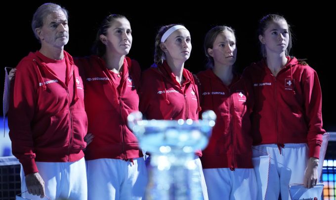 Heinz Günthardt, Belinda Bencic, Jil Teichmann, Viktorija Golubic and Simona Waltert gewinnen den Billie Jean King Cup. Billie Jean King Cup