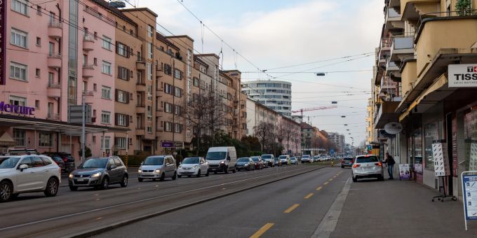 Stau in der Badenerstrasse im Zürcher Kreis 9. Stau Badenerstrasse