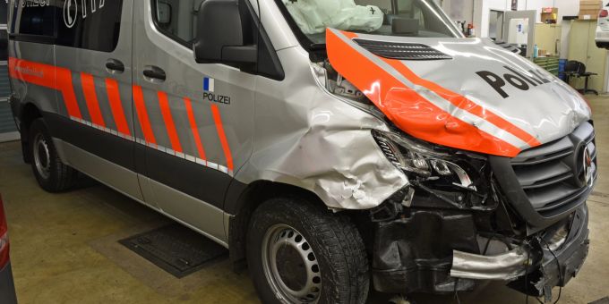 Unfall in Luzern - Einsatzfahrzeuge der Polizei kollidieren ineinander