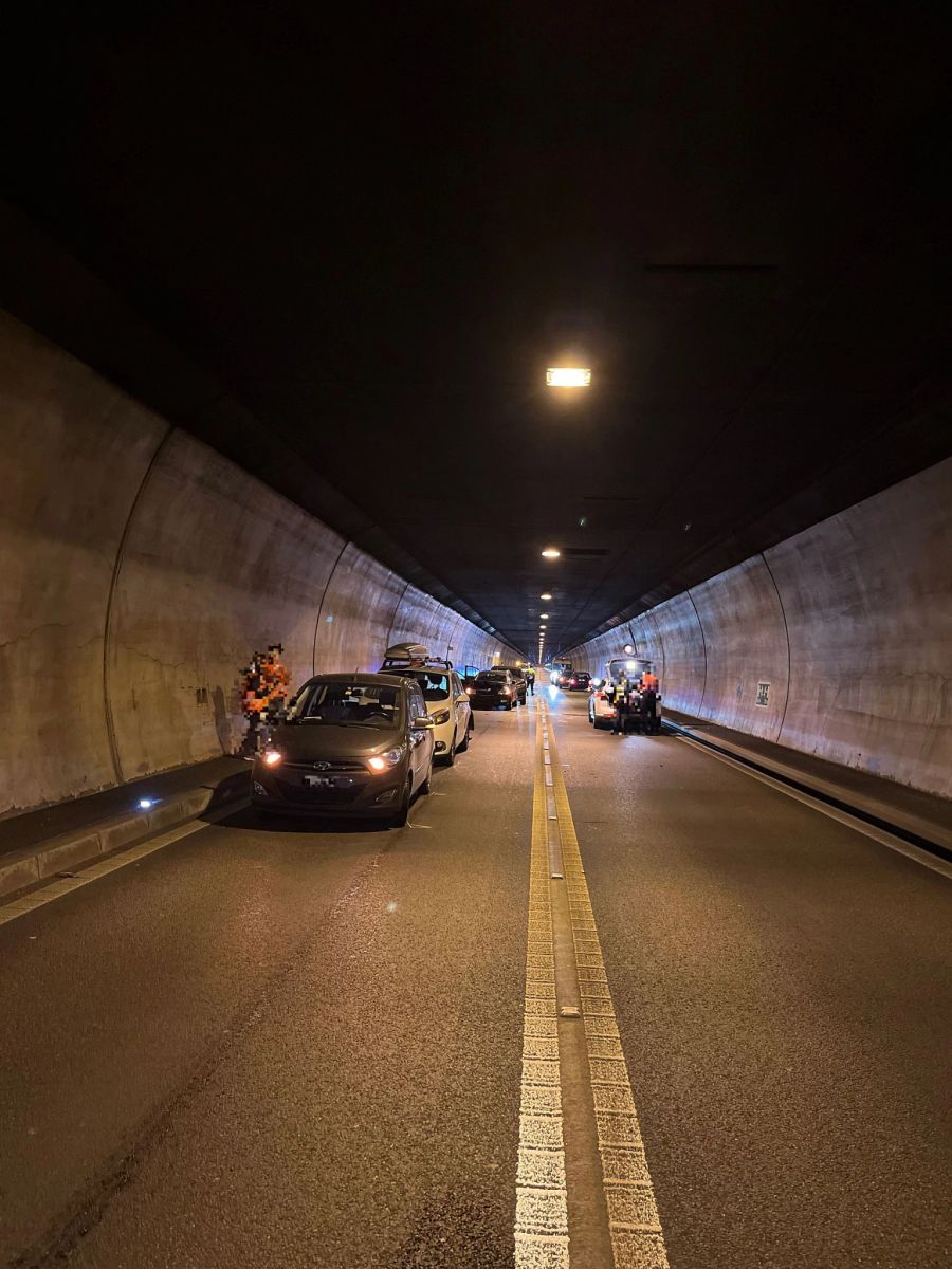 Unfall im Eggfluhtunnel