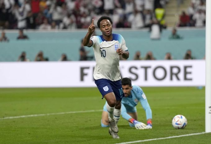 Raheem Sterling wurde ausgeraubt, während er an der WM in Katar spielte. Raheem Sterling