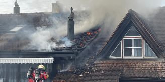 Brand in Islikon TG - Dachstock geht in Flammen auf