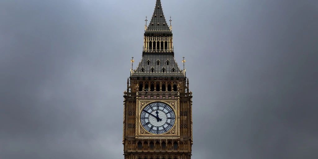 100. Jubiläum von Übertragung von Big-Ben-Schlag zu Silvester