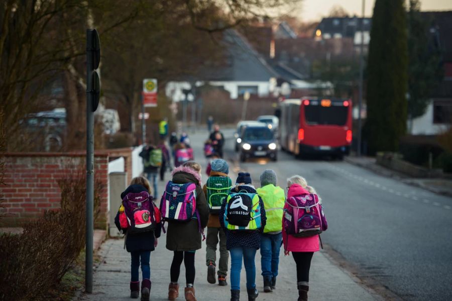 Nach diesen Geschehnissen nutzte die Schule den Zeitpunkt, um Kinder auf den Umgang mit fremden Menschen vorzubereiten.