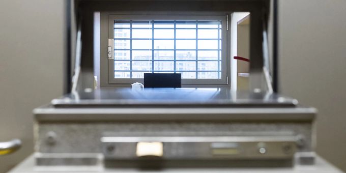 Im Auftrag der Aargauer Justizbehörden und der Polizei stellte der private Dienstleister Mobile Ärzte AG unter anderem fest, ob eine Person aus medizinischer Sicht haftfähig ist. Der Dienstleister aus dem Baselbiet ist pleite. (Symbolbild) Im Auftrag der Aargauer Justizbehörden und der Polizei stellte der private Dienstleister Mobile Ärzte AG unter anderem fest, ob eine Person aus medizinischer Sicht haftfähig ist. Der Dienstleister aus dem Baselbiet ist pleite. (Symbolbild)