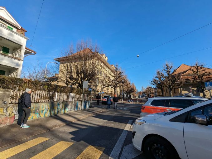 Gemäss der Kantonspolizei Bern war eine «angebliche Bedrohungslage» Grund für den Einsatz. Kantonspolizei Bern