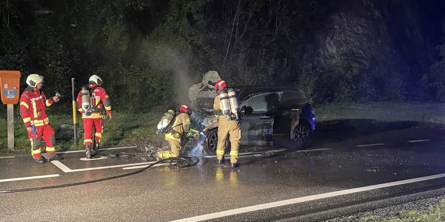 Feuerwehreinsatz wegen Fahrzeugbrand