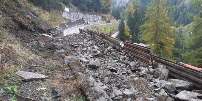 Graubünden - Räumungsarbeiten auf der Berninastrasse dauern weiter an
