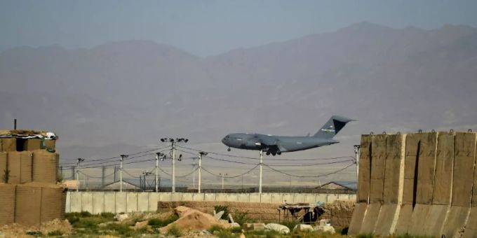 Ein US-Kampfflugzeug in Bagram. truppen