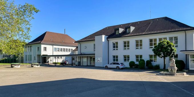 Das Schulhaus Hof in Glattfelden. Das Schulhaus Hof in Glattfelden.