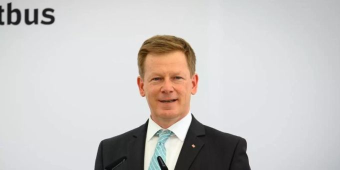 Vorstandsvorsitzender der Deutschen Bahn, Richard Lutz, hat den Umgangston im Tarifkonflikt mit der GDL kritisiert. Foto: Soeren Stache/dpa-Zentralild/dpa Vorstandsvorsitzender der Deutschen Bahn, Richard Lutz, hat den Umgangston im Tarifkonflikt mit der GDL kritisiert. Foto: Soeren Stache/dpa-Zentralild/dpa