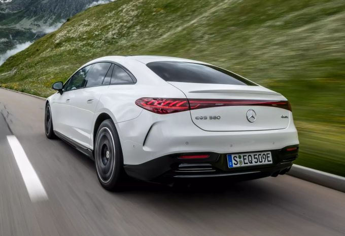 Der Mercedes-EQ EQS 450+ kommt dank bester Aerodynamik auf sehr gute Reichweiten 2022 Mercedes-EQ EQS 450+