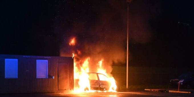 Unbekannte steckten auf einem Feuerwehr-Übungsgelände in Vaduz (FL) ein Fahrzeug in Brand. Unbekannte steckten auf einem Feuerwehr-Übungsgelände in Vaduz (FL) ein Fahrzeug in Brand.