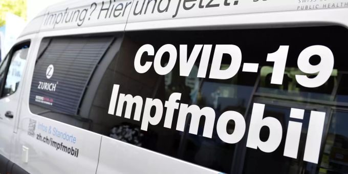 Ein Schweizer Impfmobil im Einsatz. Kantonales Impfmobil in Wetzikon