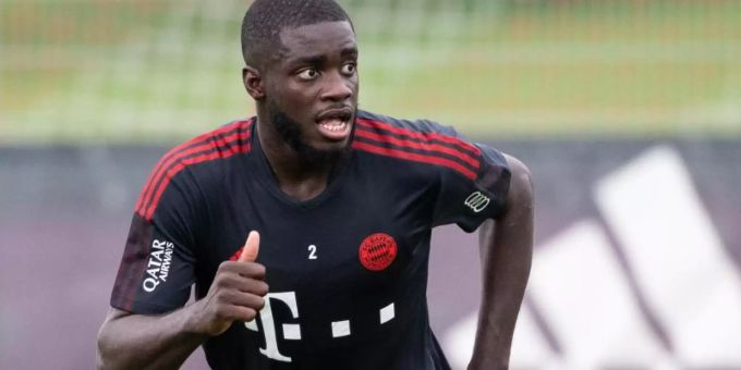 Bayern-Neuzugang Dayot Upamecano läuft über den Platz. Foto: Sven Hoppe/dpa Bayern-Neuzugang Dayot Upamecano läuft über den Platz. Foto: Sven Hoppe/dpa