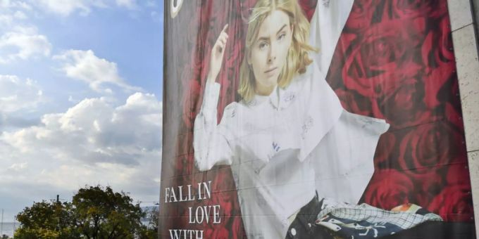 Bei schönstem Herbstwetter beginnt das 17. Zurich Film Festival mit einem düsteren Film: dem Geiseldrama «Und morgen seid ihr tot» von Michael Steiner. Zurich Film Festival