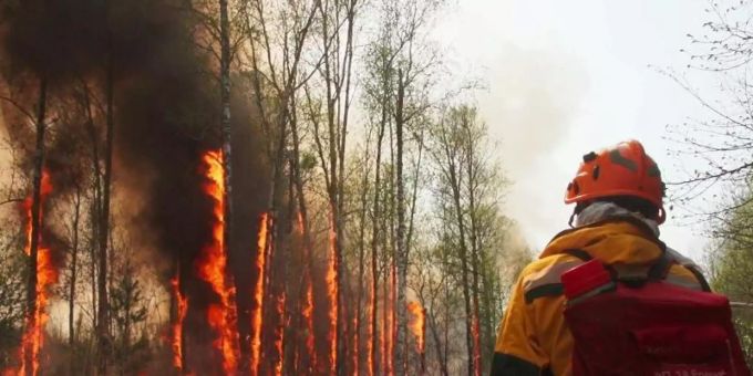 Kampf gegen einen Flächenbrand in Jakutien. Foto: Aerial Forest Protection Service via Sputnik/dpa Kampf gegen einen Flächenbrand in Jakutien. Foto: Aerial Forest Protection Service via Sputnik/dpa