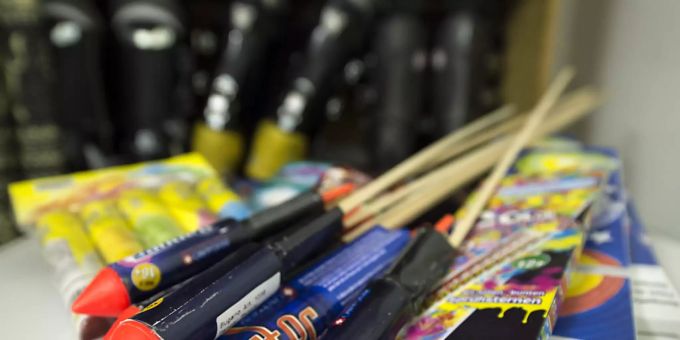 Nicht alles Feuerwerk darf aus dem Ausland importiert werden. Die EZV mahnt deshalb zur Vorsicht. (Archivbild) Nicht alles Feuerwerk darf aus dem Ausland importiert werden. Die EZV mahnt deshalb zur Vorsicht. (Archivbild)