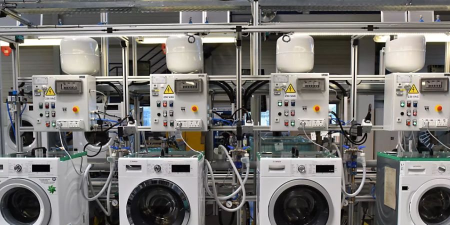 Die Stimmung in der Wirtschaft der Euro-Zone hat sich im September überraschend etwas aufgehellt. Das hierfür ermittelte Barometer stieg um 0,2 auf 117,8 Punkte. (Archivbild)