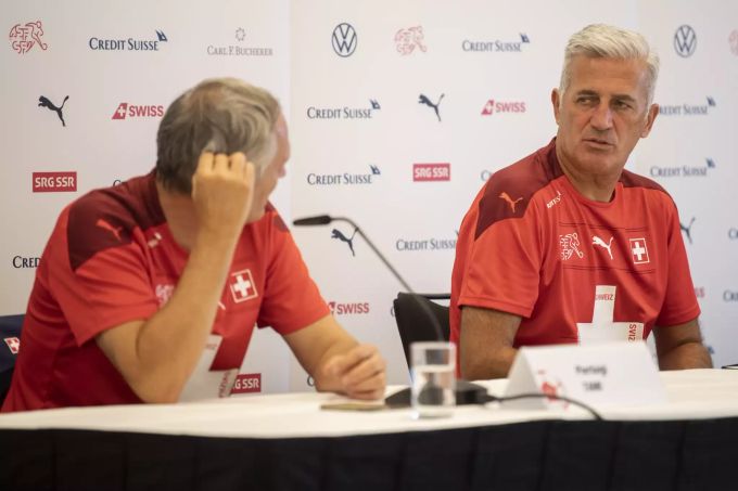 Vladimir Petkovic (r.) und Pierluigi Tami (l.) an der Pressekonferenz am Samstag. Vladimir Petkovic