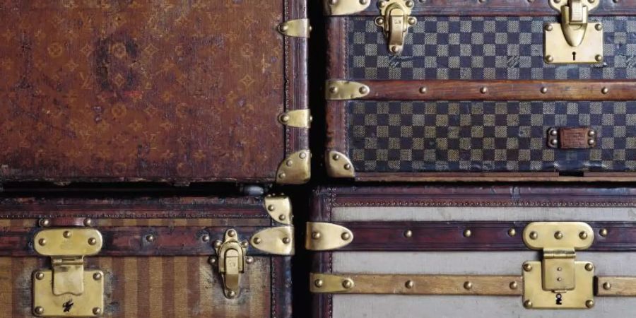 Vier historische Koffer der Marke Louis Vuitton (undatierte Aufnahme). Foto: --/Louis Vuitton/dpa