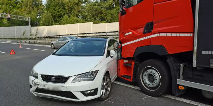 Beim Unfall entstand ein Sachschaden von ca. 30’000 Franken. Unfall