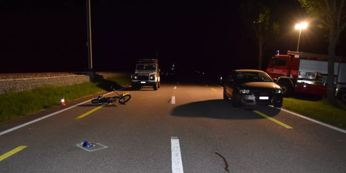 Die Mofalenkerin musste mit unbestimmten Verletzungen mit dem Rettungshelikopter ins Spital überführt werden. Unfall