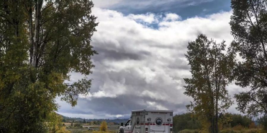 Ein Rettungsfahrzeug nahe dem Grand Teton National Park im US-Bundesstaat Wyoming. Im Fall der vermissten Gabby Petito scheinen sich die schlimmsten Befürchtungen bestätigt zu haben: Ermittler haben eine Leiche gefunden. Foto: Amber Baesler/AP/dpa