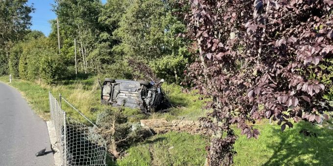 Die verletzte Lenkerin wurde mit der Ambulanz in ein Krankenhaus gebracht. Kantonspolizei Freiburg