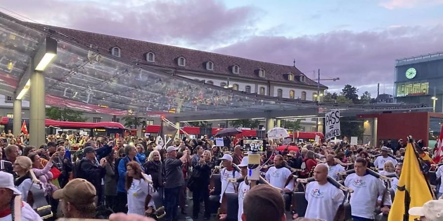 Auch die Freiheits-Trychler waren an der Demonstration in Bern präsent.