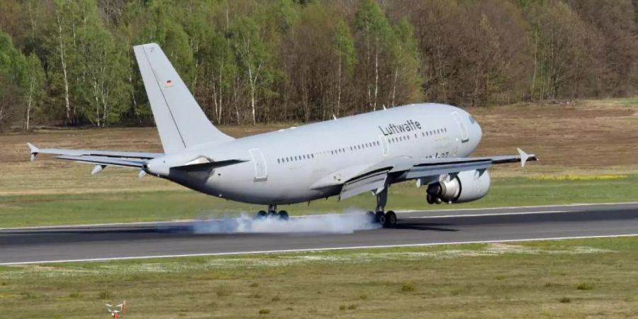 Die Maschine der Luftwaffe bei der Landung in Köln. Foto: Caroline Seidel