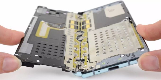 Das Samsung Galaxy Fold ist offenbar zu fragil gebaut. Samsung iFixIt
