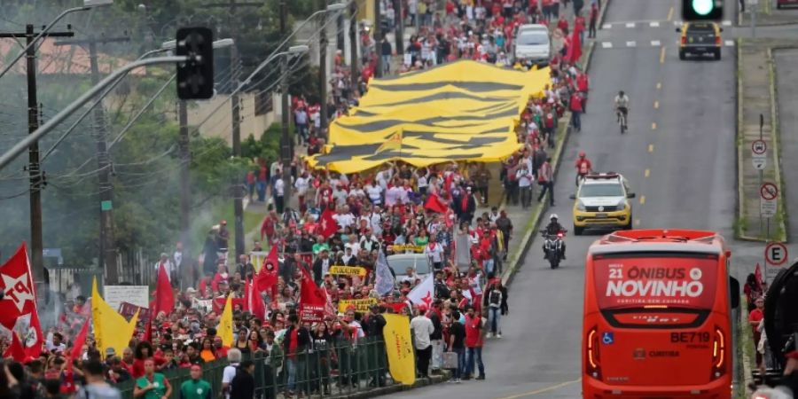 Protestzug für Lula in Curitiba