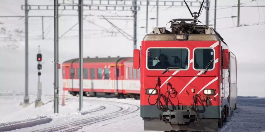 ZUG, BAHN, SCHNEE, SCHNEERUTSCH, LAWINE,
