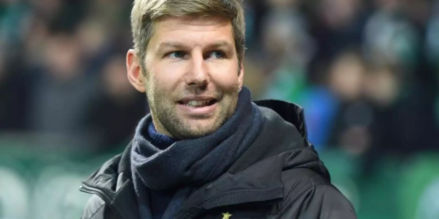 Thomas Hitzelsperger sieht Trainer Weinzierl nach dem Remis gegen Werder Bremen weiter auf der Bank. Foto: Carmen Jaspersen