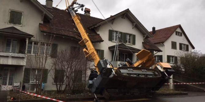 Der umgekippte Kran in Rafz ZH.