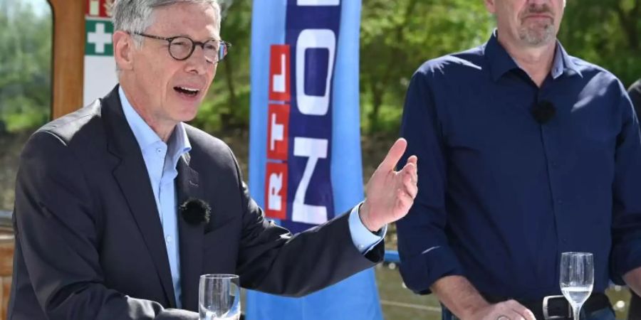 SPD-Bürgermeister Carsten Sieling (l) und CDU-Spitzenkandidat Carsten Sieling während eines TV-Duells zur Bremer Bürgerschaftswahl. Foto: Carmen Jaspersen