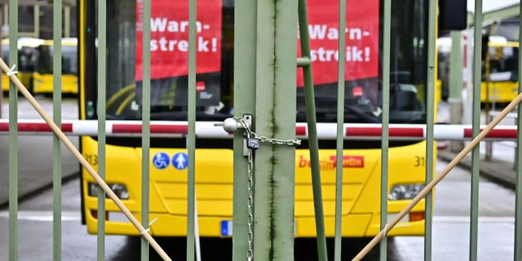 U-Bahnen Und Busse In Berlin Stehen Wegen BVG-Warnstreiks Still