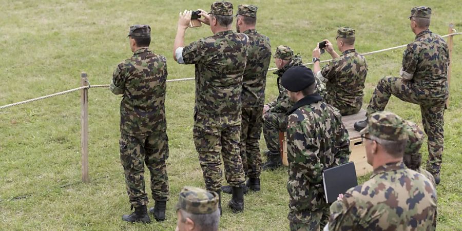 Armeeangehörige in Uniform dürfen sich nicht an einer politischen Kampagne beteiligen. (Archivbild)