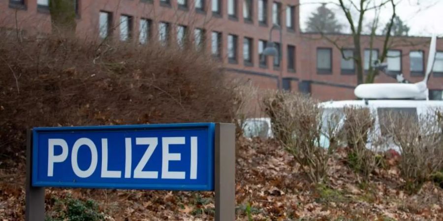Im Skandal um verschwundene Beweisstücke zum Kindesmissbrauchs in Lügde muss ein weiterer ranghoher Polizist seinen Posten räumen. Foto: Friso Gentsch/Archiv