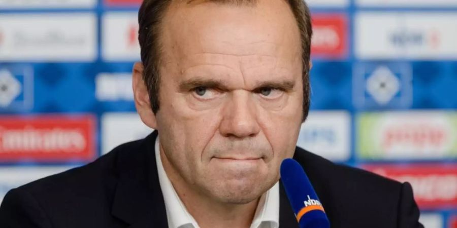 HSV-Chef Bernd Hoffmann warnt vor aufkommender Panik. Foto: Markus Scholz