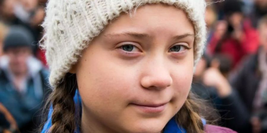 Die Klimaaktivistin Greta Thunberg wird mit einer Goldenen Kamera geehrt. Foto: Daniel Bockwoldt