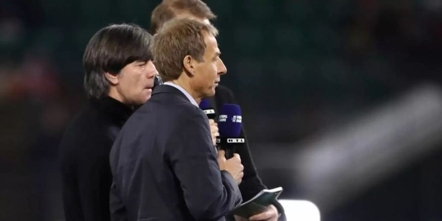 Vorgänger und Nachfolger: Jürgen Klinsmann (vorne) und Bundestrainer Joachim Löw. Foto: Christian Charisius