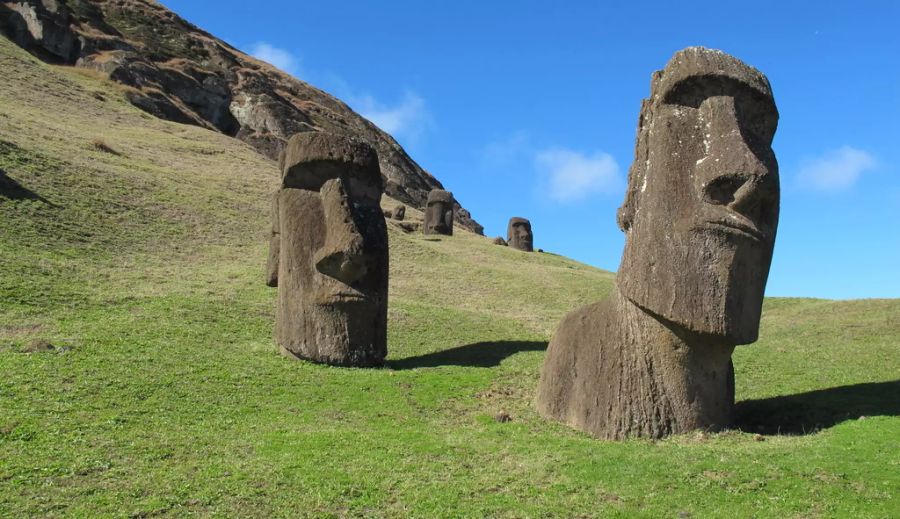 Die Fels-Statuen auf der Osterinsel sind für deren Bewohner heilig - sie tragen den Geist berühmter Vorfahren in sich.